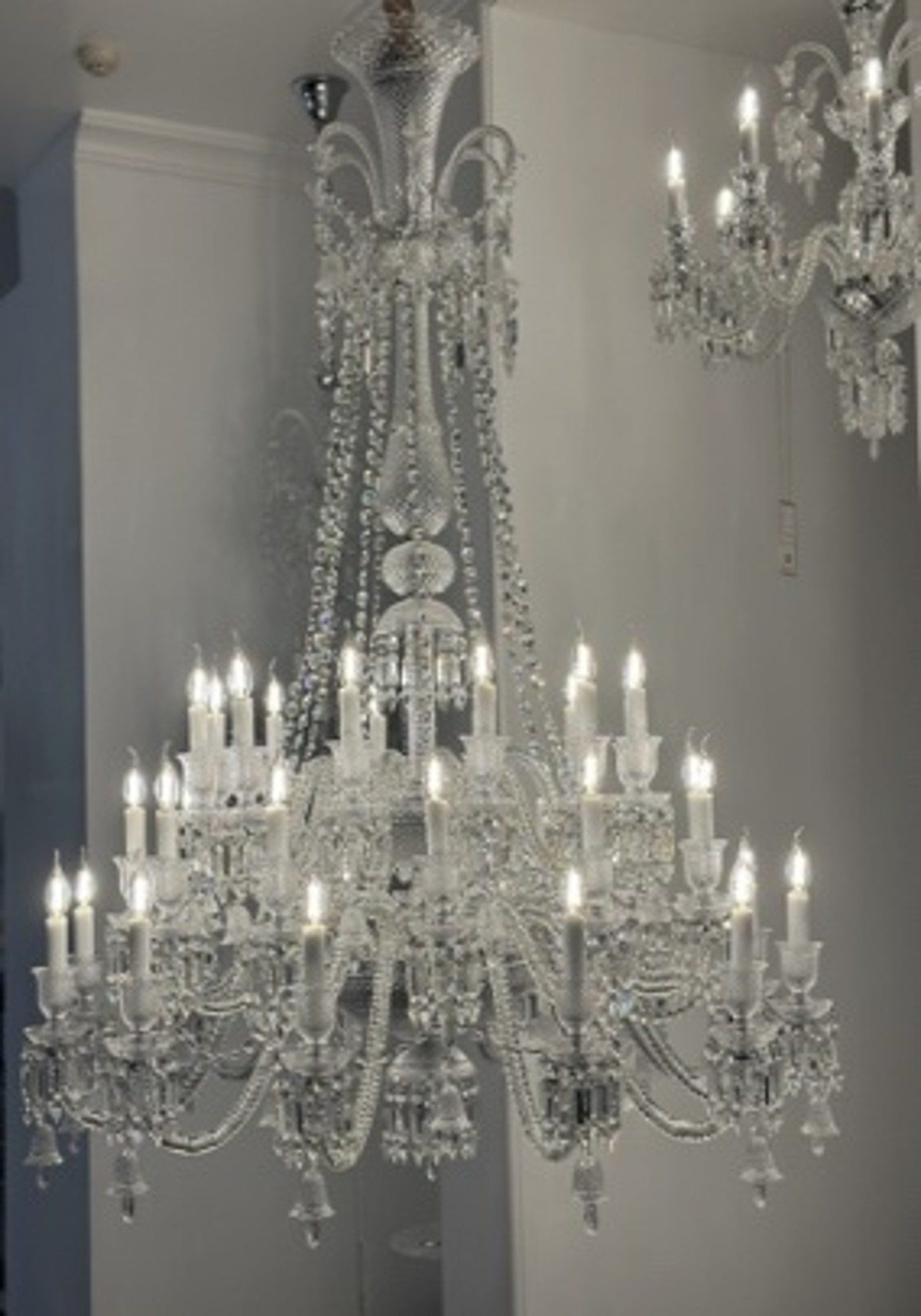 Люстра хрустальная дизайн Baccarat D128xB170см, прозрачная с абажурами