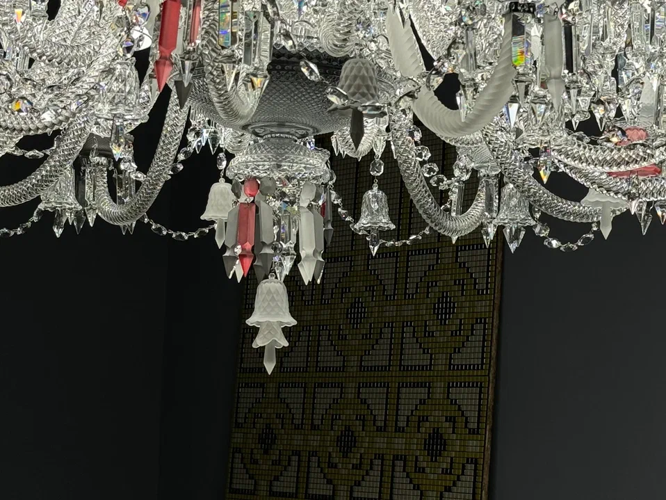 Люстра хрустальная дизайн Baccarat D110x125см прозрачная + вставки коралловые